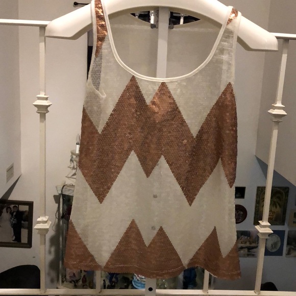 Charlotte Russe Tops - Beautiful 🎁🥳HP🥳Sequin Top🎊